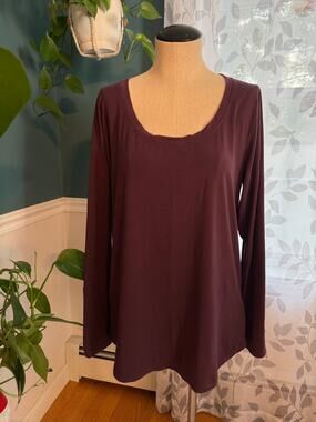 Athleta Stratus II Long Sleeve Scoop Neck Top Purple Burgundy Size Medium Active